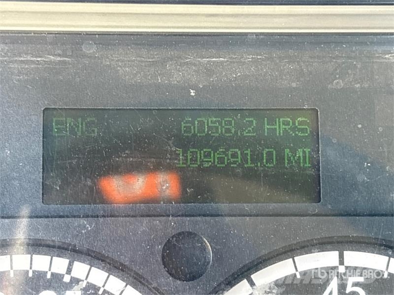 Freightliner M2 106 キャビン及び内装