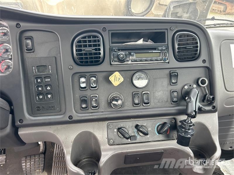 Freightliner M2 106 Cabins and interior