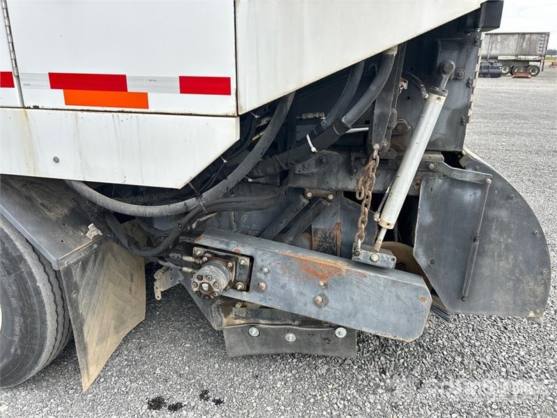 Freightliner M2 106 Camion balayeur