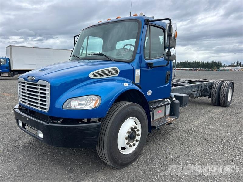 Freightliner M2 106 Kabíny a interiér