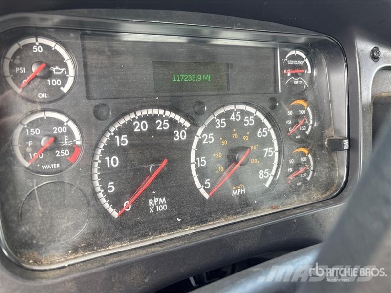 Freightliner M2 106 캐빈 및 인테리어