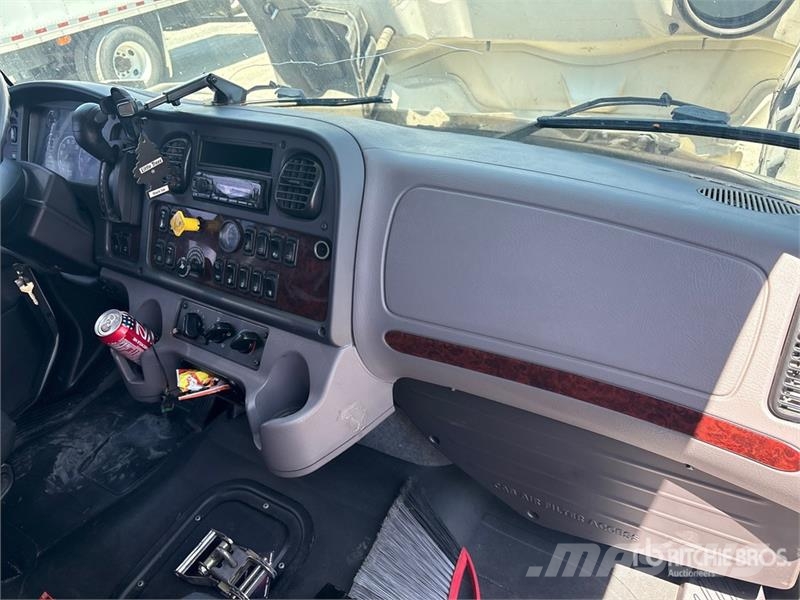 Freightliner M2 106 Recovery vehicles