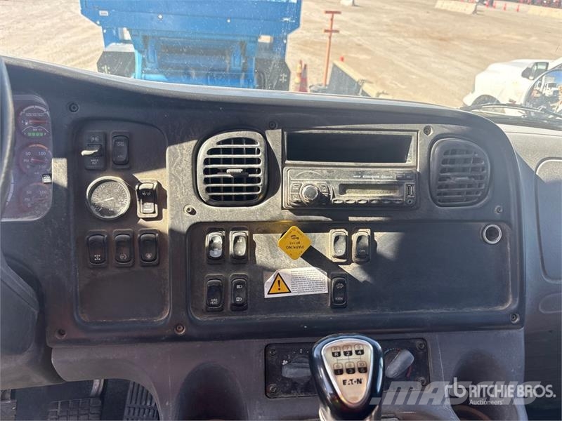 Freightliner M2 106 شاحنات قلابة