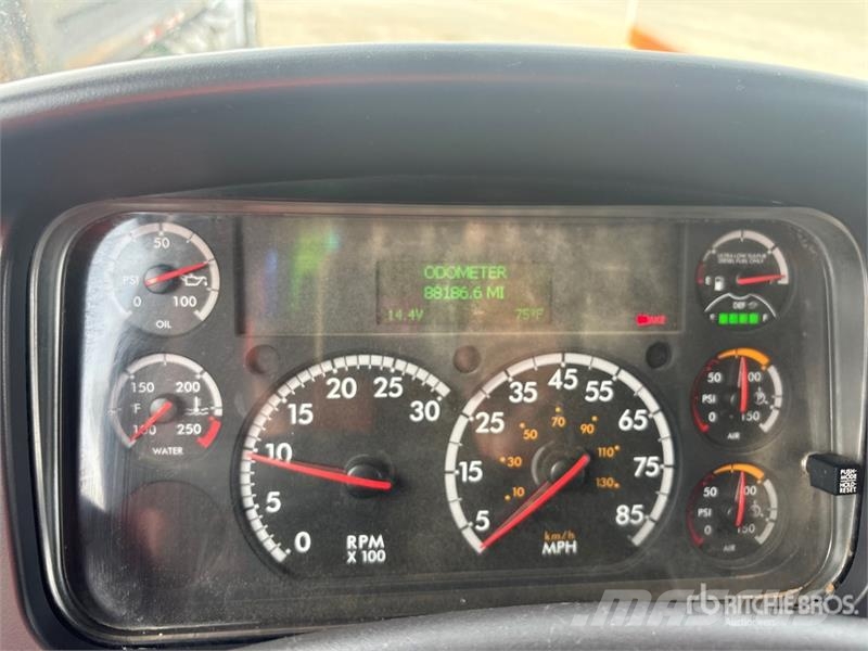 Freightliner M2 106 شاحنات قلابة