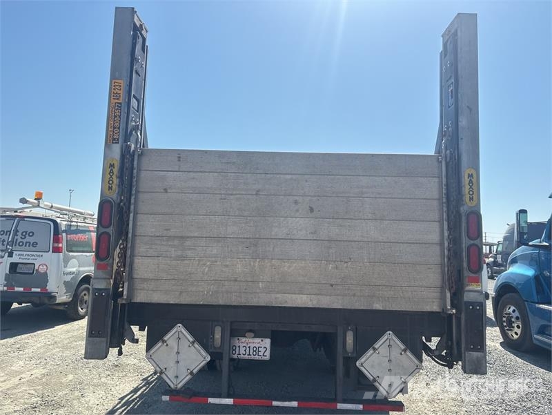 Freightliner M2 106 Camiones plataforma