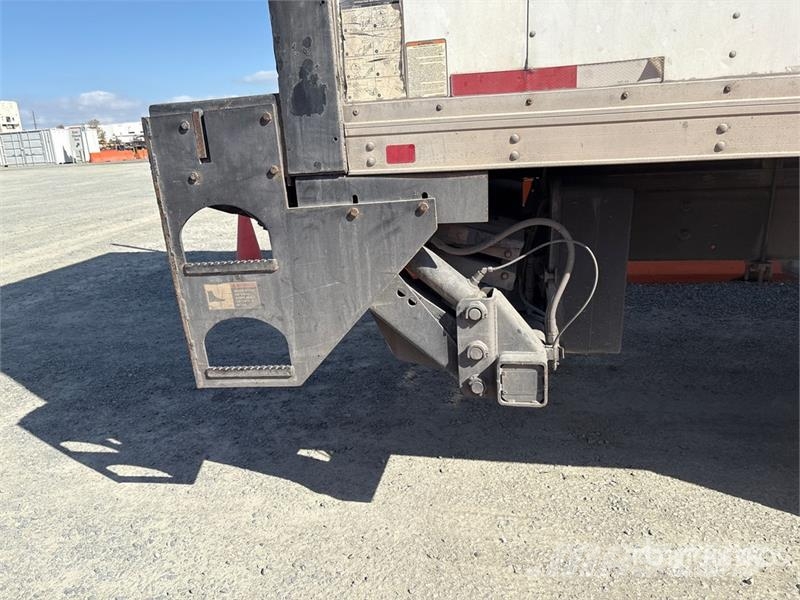 Freightliner M2 106 Furgons