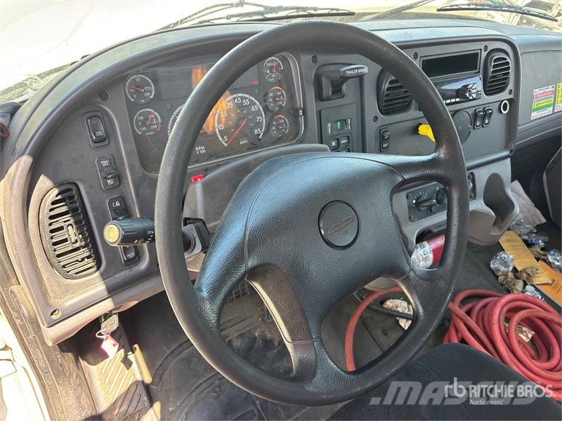 Freightliner M2 106 Cabinas