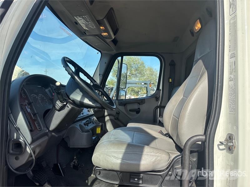 Freightliner M2 106 Kravas automašīnas - refrižeratori