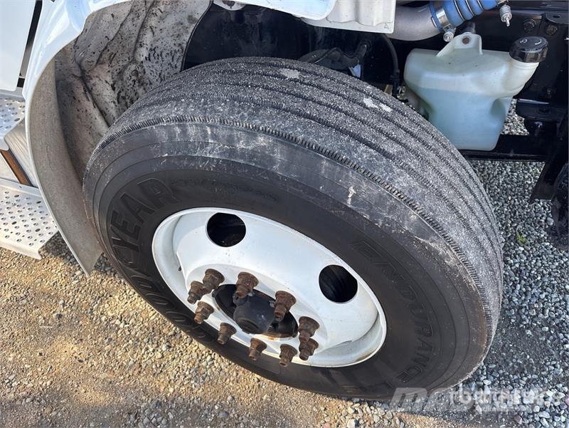 Freightliner M2 106 Isotermos y frigoríficos
