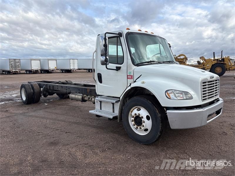Freightliner M2 106 Kabine i unutrašnjost