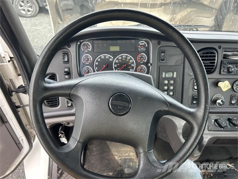 Freightliner M2 106 Cabins and interior