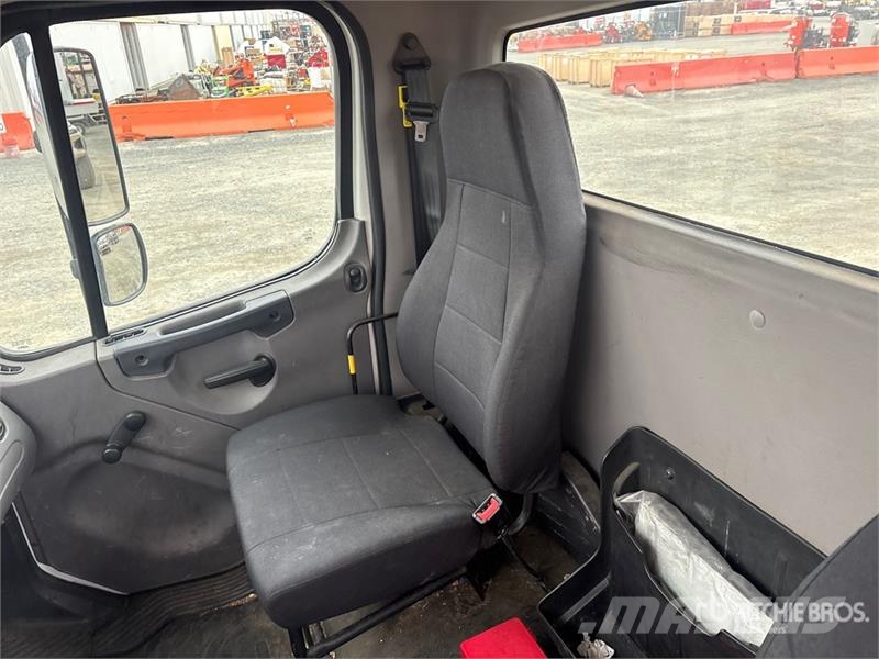 Freightliner M2 106 Cabins and interior
