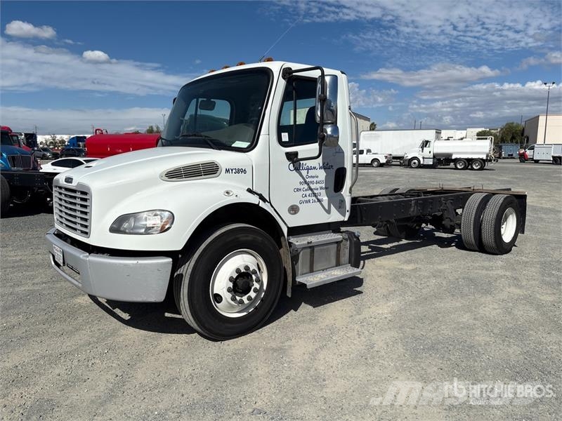 Freightliner M2 106 キャビン及び内装
