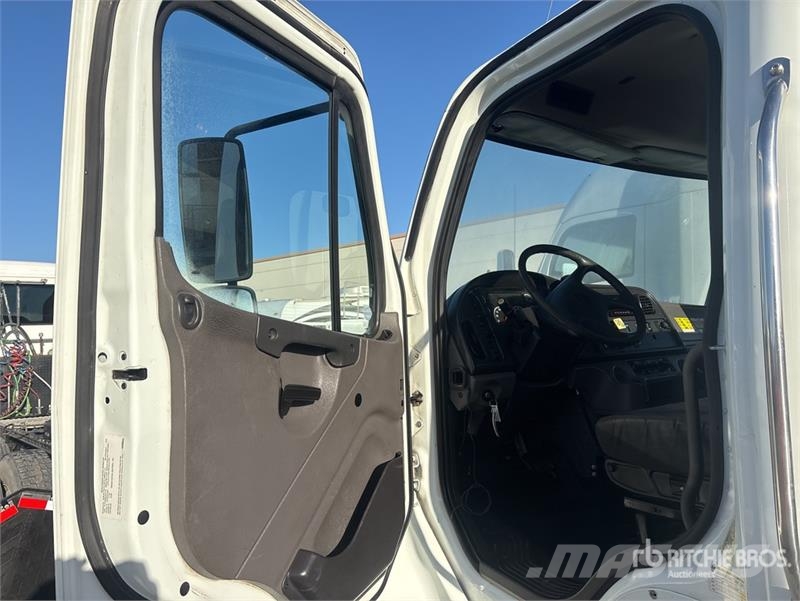 Freightliner M2 106 Cabinas
