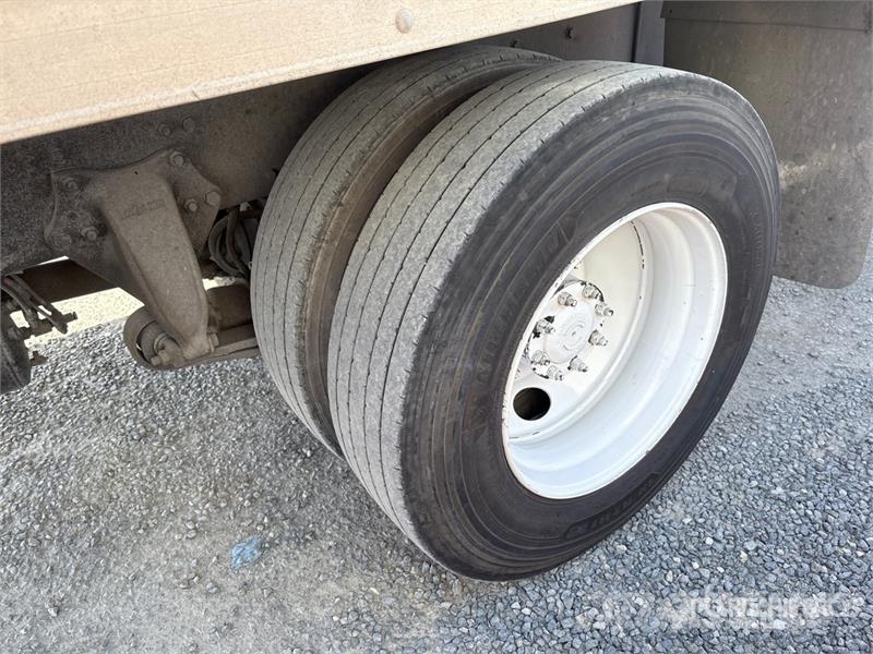 Freightliner M2 106 Furgons
