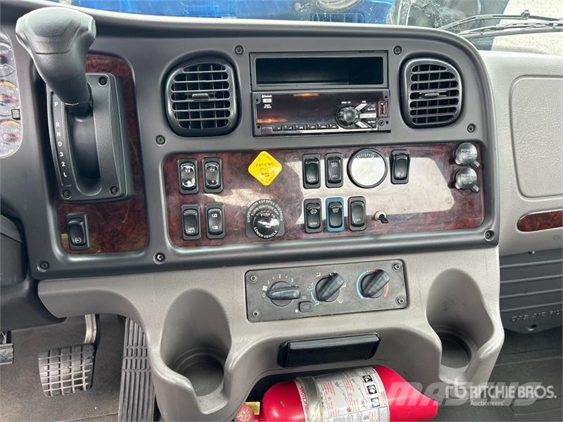 Freightliner M2 106 Kabíny a interiér
