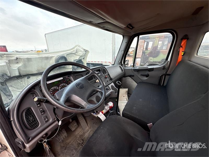 Freightliner M2 106 Kabine i unutrašnjost
