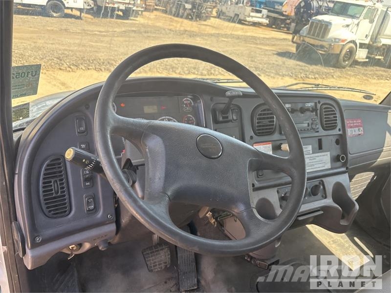 Freightliner M2 106 Autoplošiny