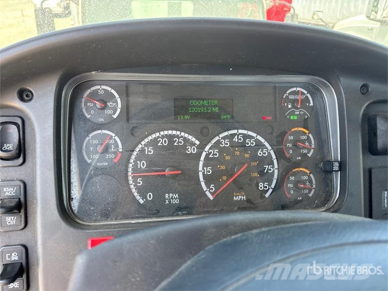 Freightliner M2 106 Cabinas