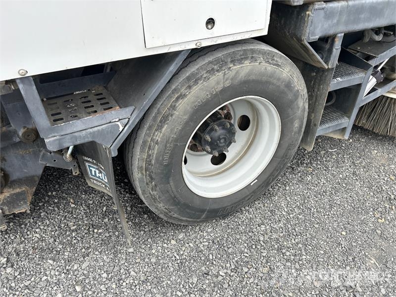 Freightliner M2 106 Camion balayeur