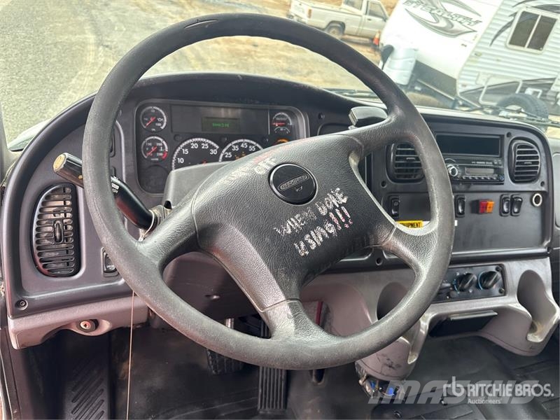Freightliner M2 106 شاحنات قلابة