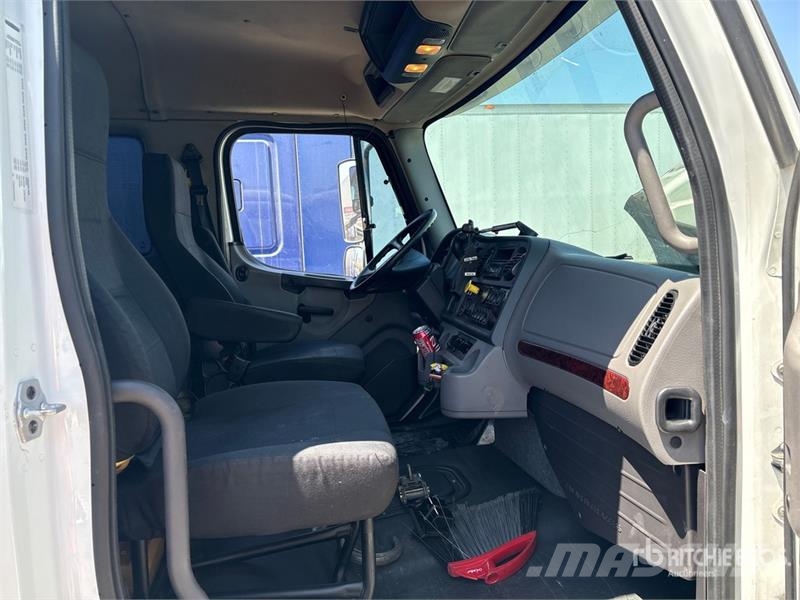 Freightliner M2 106 Recovery vehicles