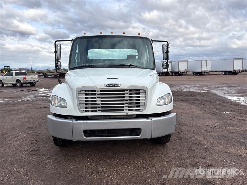 Freightliner M2 106 Kabine i unutrašnjost
