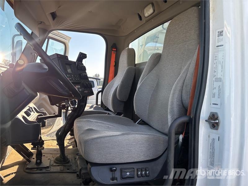 Freightliner M2 106 Pometalni stroji