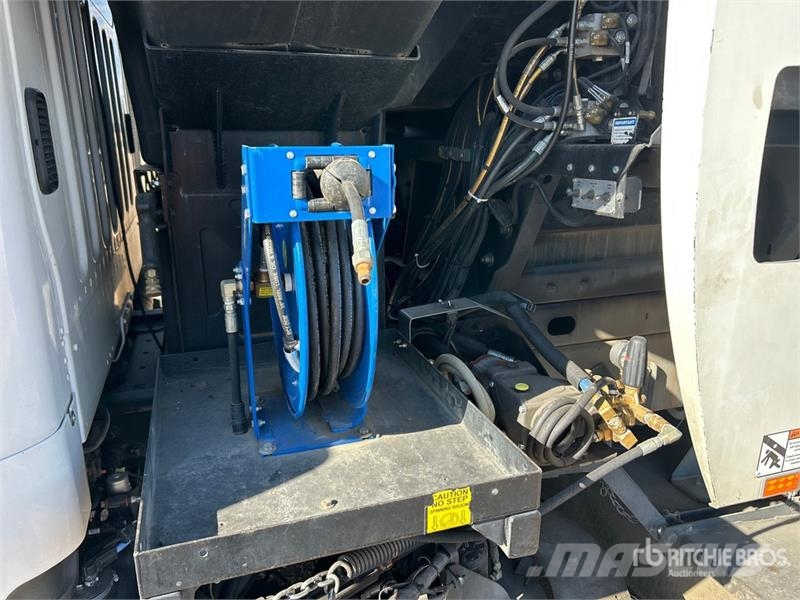 Freightliner M2 106 Pometalni stroji