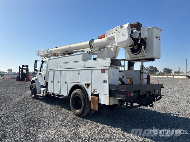 Freightliner M2 106 Nostolava-autot