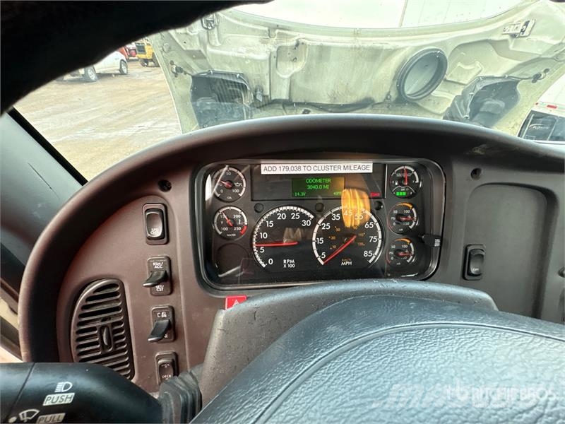 Freightliner M2 106 Kabine i unutrašnjost