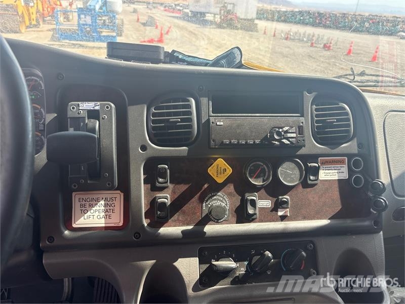 Freightliner M2 106 Camion Fourgon