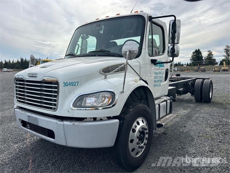 Freightliner M2 106 Cabins and interior