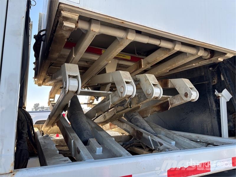 Freightliner M2 106 Pometalni stroji