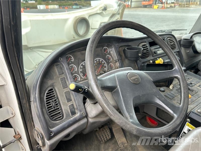 Freightliner M2 106 Camion balayeur