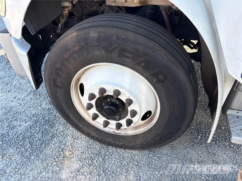 Freightliner M2 106 Kamioni sa otvorenim sandukom