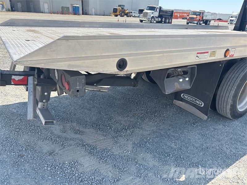 Freightliner M2 106 Recovery vehicles