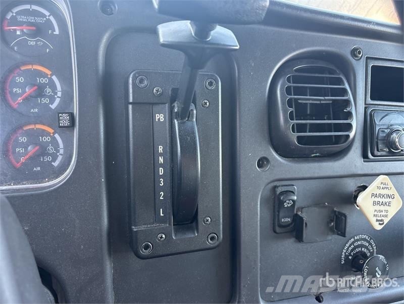 Freightliner M2 106 溫控卡車