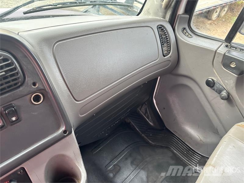 Freightliner M2 106 شاحنات قلابة