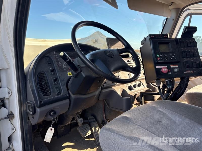 Freightliner M2 106 Pometalni stroji