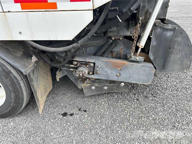 Freightliner M2 106 Camion balayeur