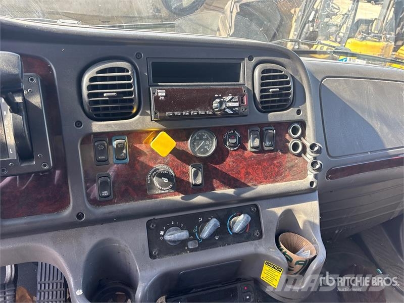 Freightliner M2 106 Kravas automašīnas - refrižeratori