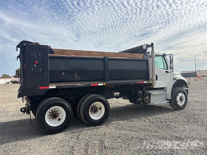 Freightliner M2 106 شاحنات قلابة