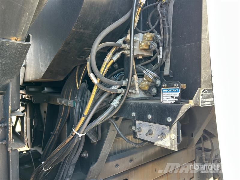Freightliner M2 106 Pometalni stroji
