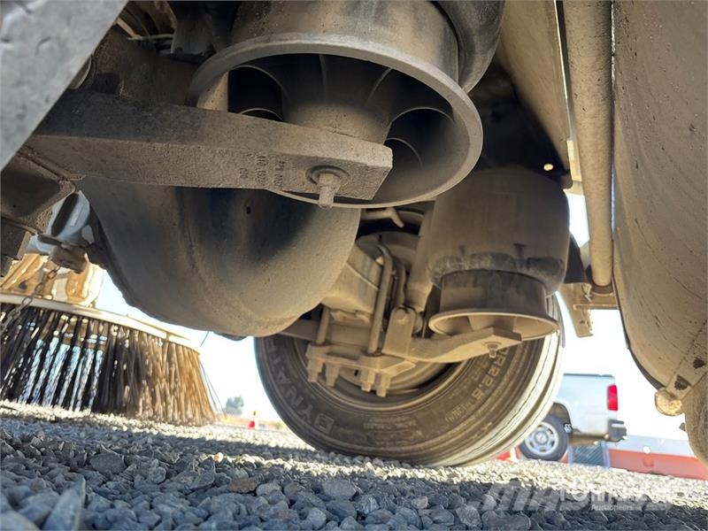 Freightliner M2 106 Pometalni stroji