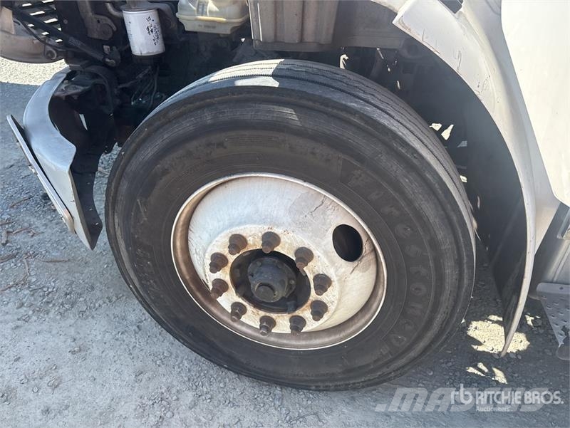 Freightliner M2 106 Camiones plataforma