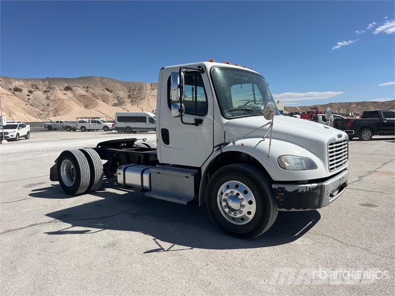 Freightliner M2 106 트랙터 유닛