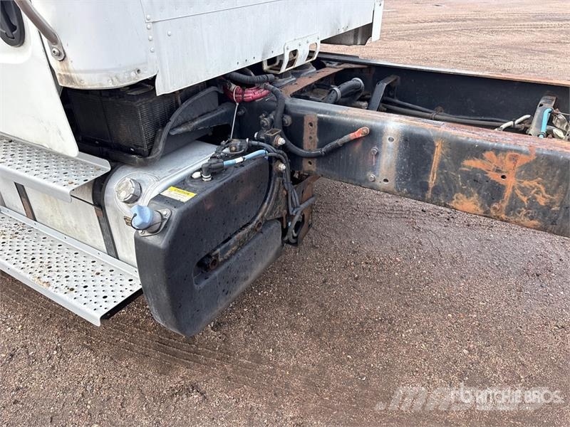Freightliner M2 106 Kabine i unutrašnjost