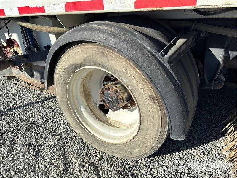 Freightliner M2 106 Pometalni stroji