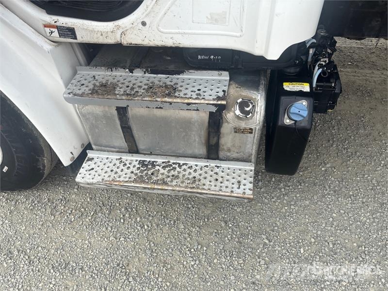 Freightliner M2 106 شاحنات قلابة